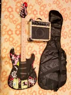 chitarra spongebob con amplificatore