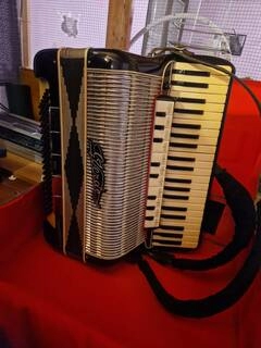 vendo fisarmonica 41 tasti