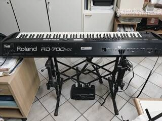roland rd700 nx con pedaliera roland e case con ruote