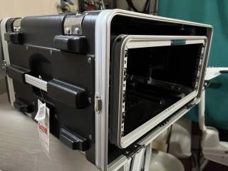 gator 4u shock audio rack with rubber suspension
