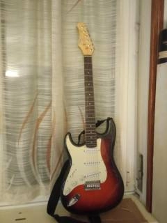 chitarra elettrica per mancini + zaino cavo e amplificatore marshall