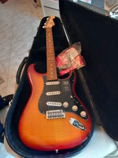 fender stratocaster player plus top