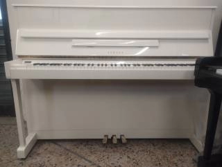 pianoforte yamaha 114 bianco con trasporto e panca inclusi