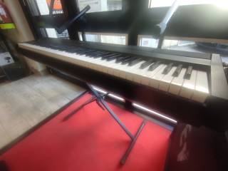 pianoforte digitalale yamaha p115 con custodia rigida