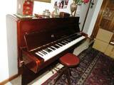 pianoforte-yamaha-verticale