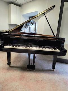 pianoforte yamaha c5 e seminuovo con trasporto e panca inclusi