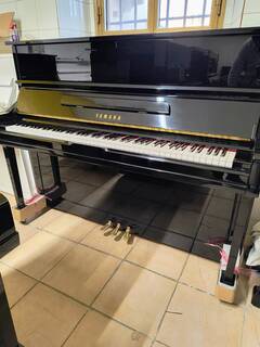 pianoforte yamaha yu1 con trasporto e panca inclusi