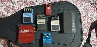 vendo in blocco o sfusi effetti ed accessori per chitarra elettrica