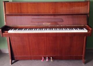 pianoforte verticale petrof 115 (1981)