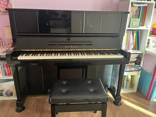 pianoforte kawai con sordina in ottime condizioni