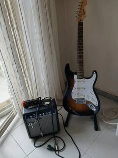 kit fender stratocaster squier + amplificatore fender
