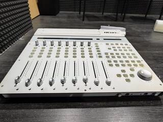 icon qcon pro – control surface con fader motorizzati