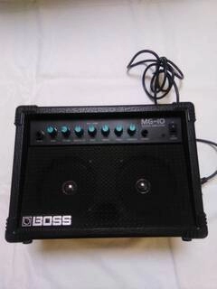 boss mg10 combo amplificato anni 90