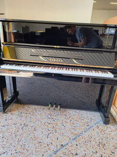 pianoforte yamaha yus di alta qualità con trasporto e panca