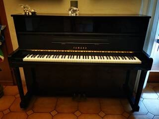 pianoforte verticale yamaha